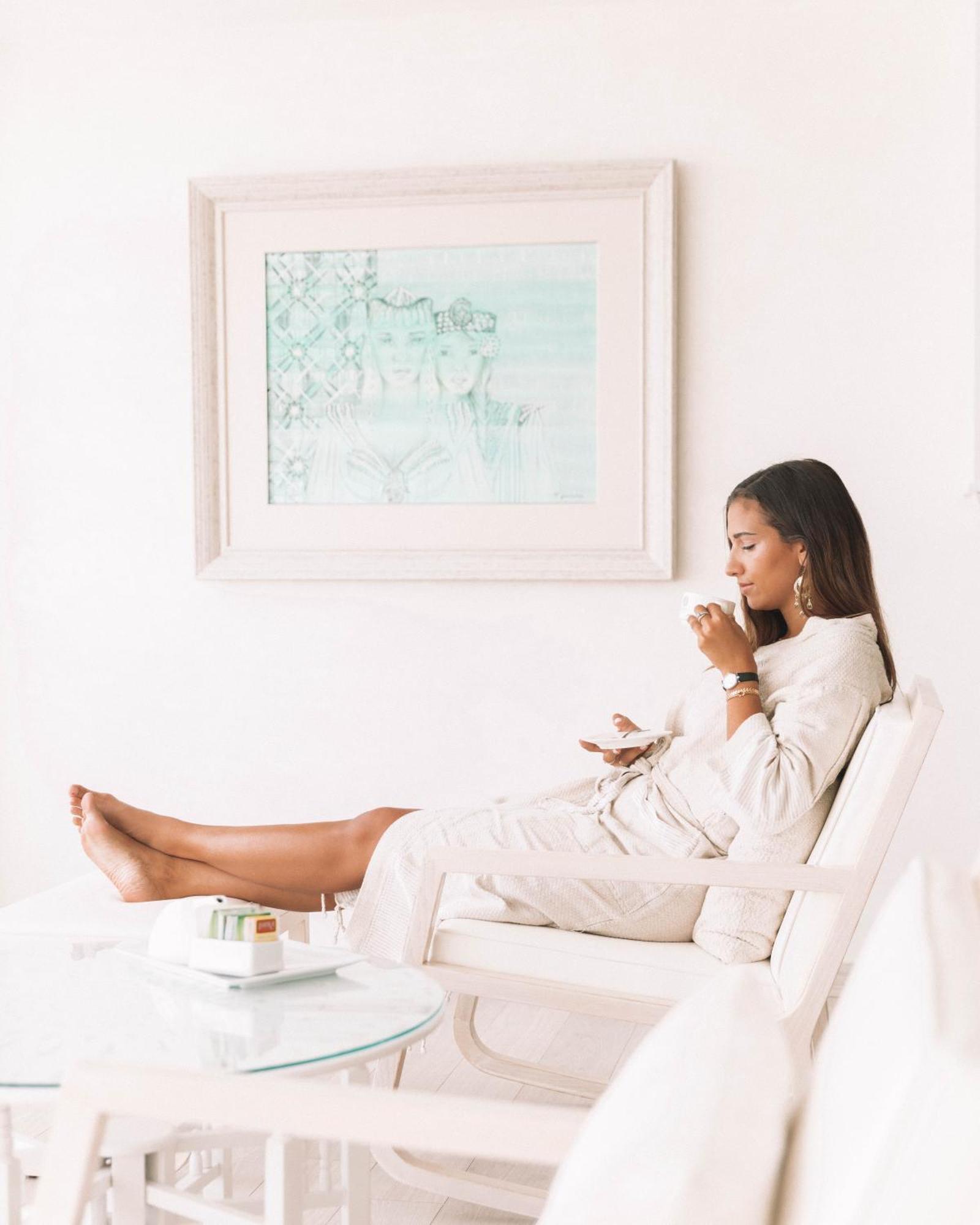ホテル ラ バディラ 大人専用 ハンマメット エクステリア 写真 A woman relaxing